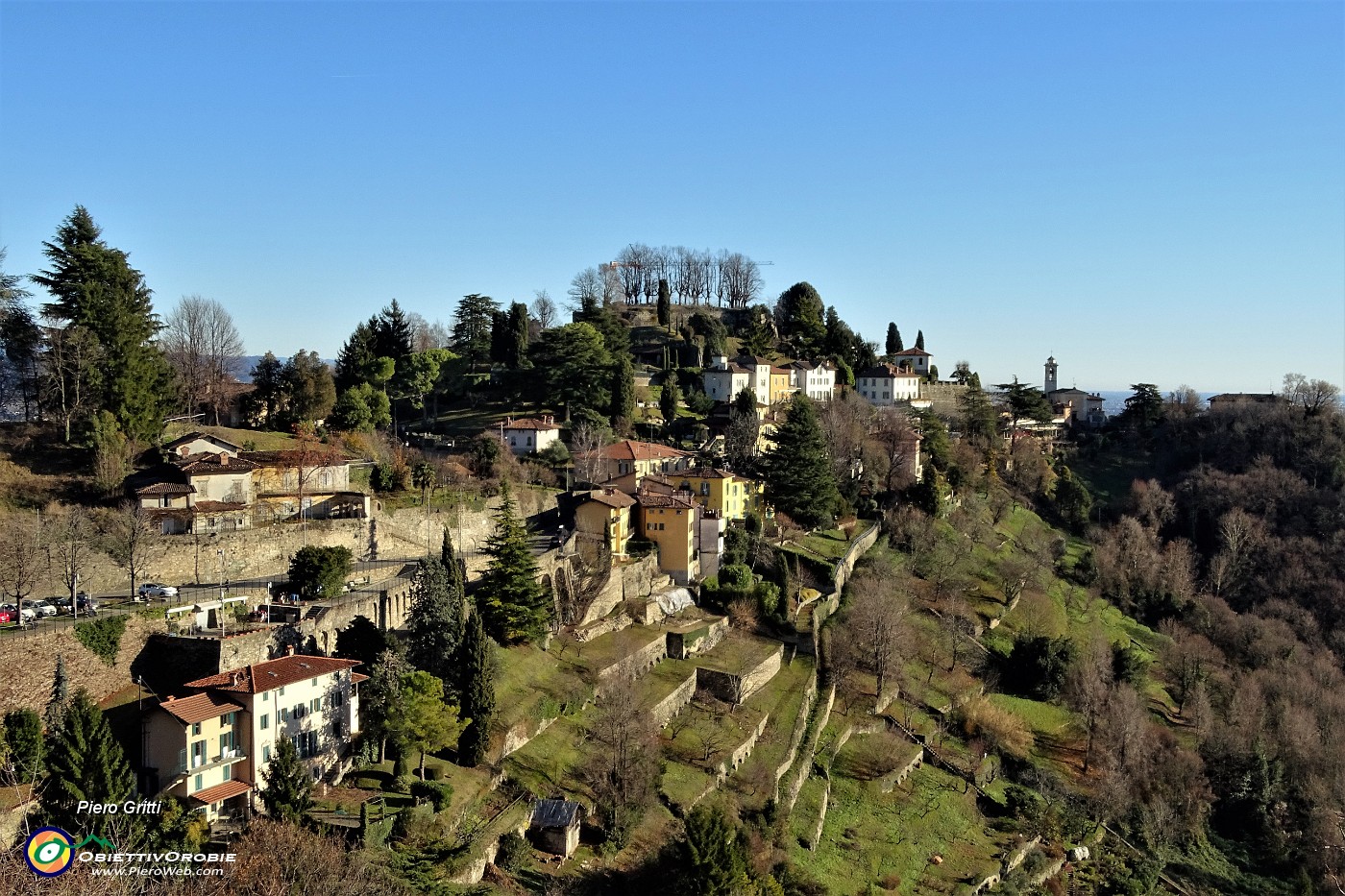 37 Da Monte Bastia vista verso San Vigilio e il suo castello.JPG